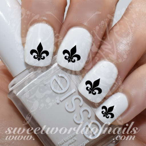 fleur de lis nail design